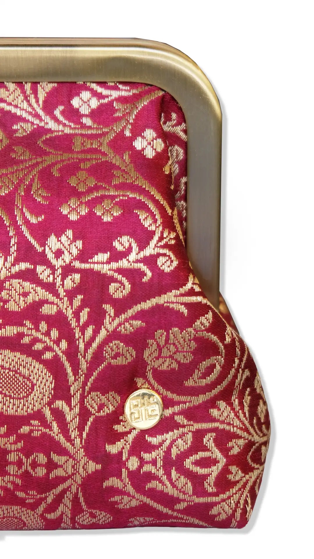 THE ZGHARTA CLUTCH
